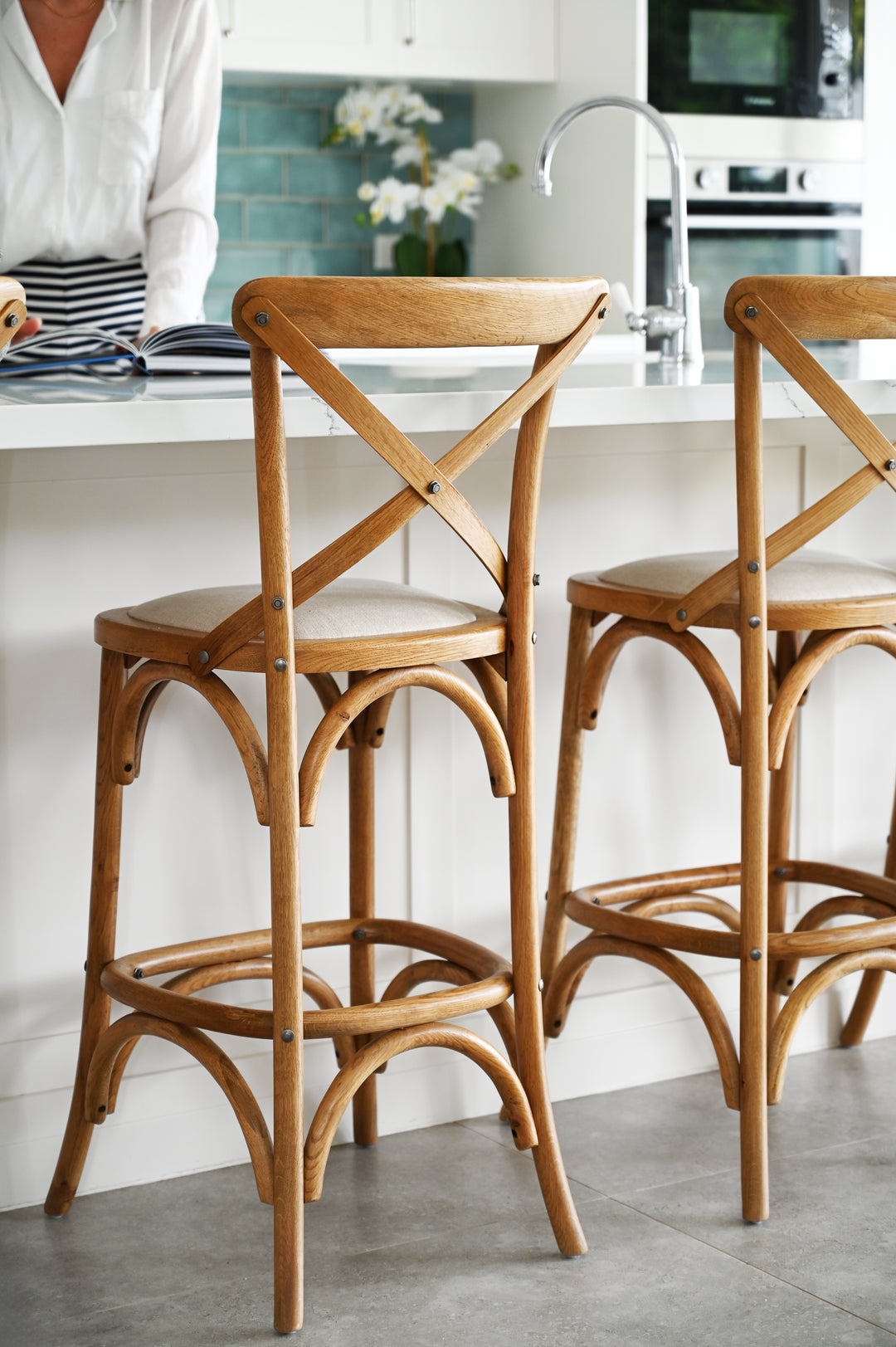 Carter Cross-back Kitchen Stool With Linen Seat Natural Oak Oatmeal