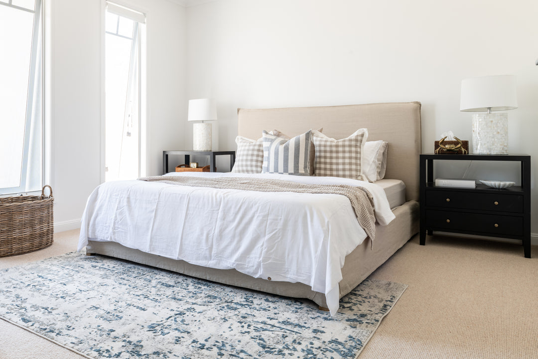 Farah Distressed Contemporary White Blue Grey Rectangle Rug