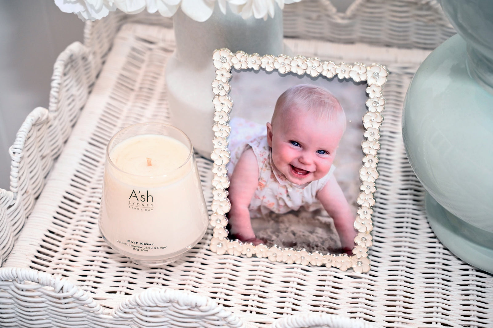 Daisy white photo frame