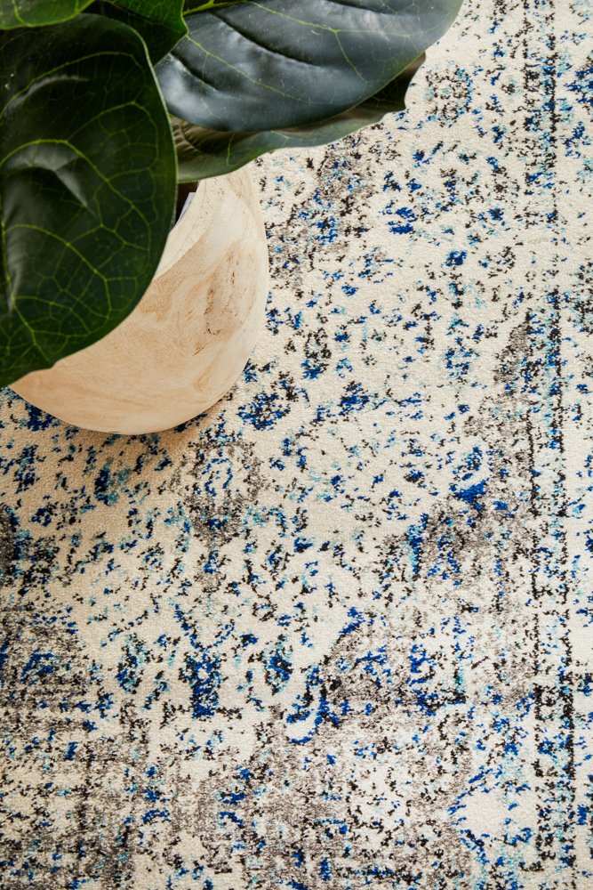 Mist White Transitional Round Runner