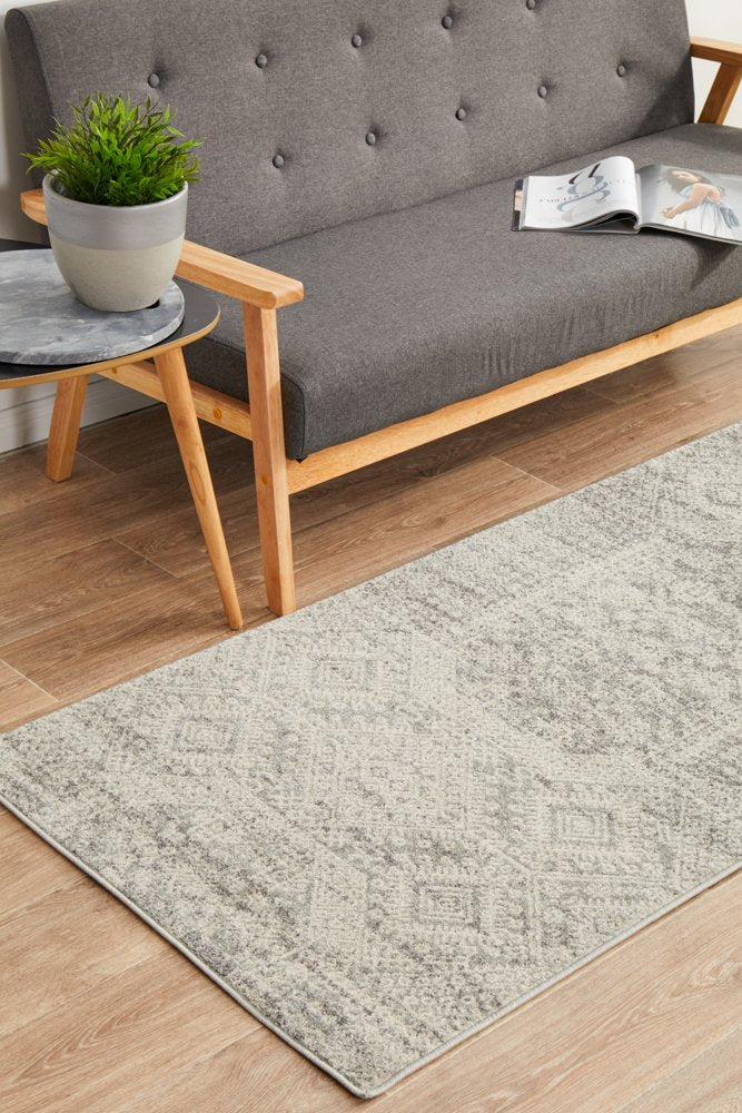 Zelda Silver Grey Runner