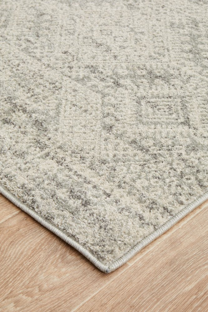 Zelda Silver Grey Runner