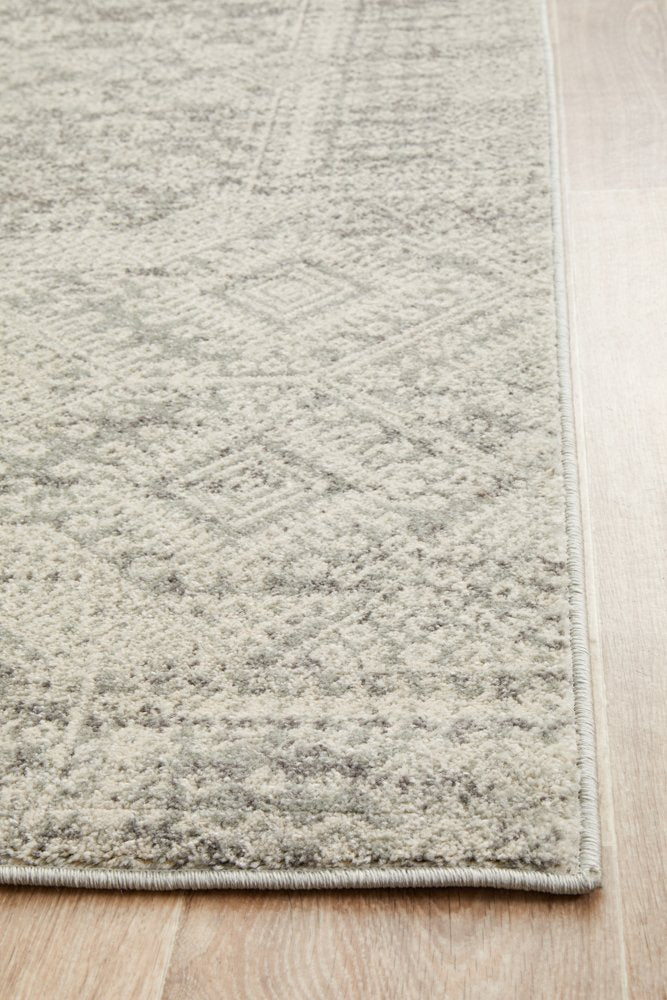 Zelda Silver Grey Runner