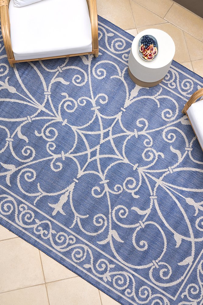 Hamptons Coastal Rug in Living Room – Newport Remy Alfresco Outdoor Rug