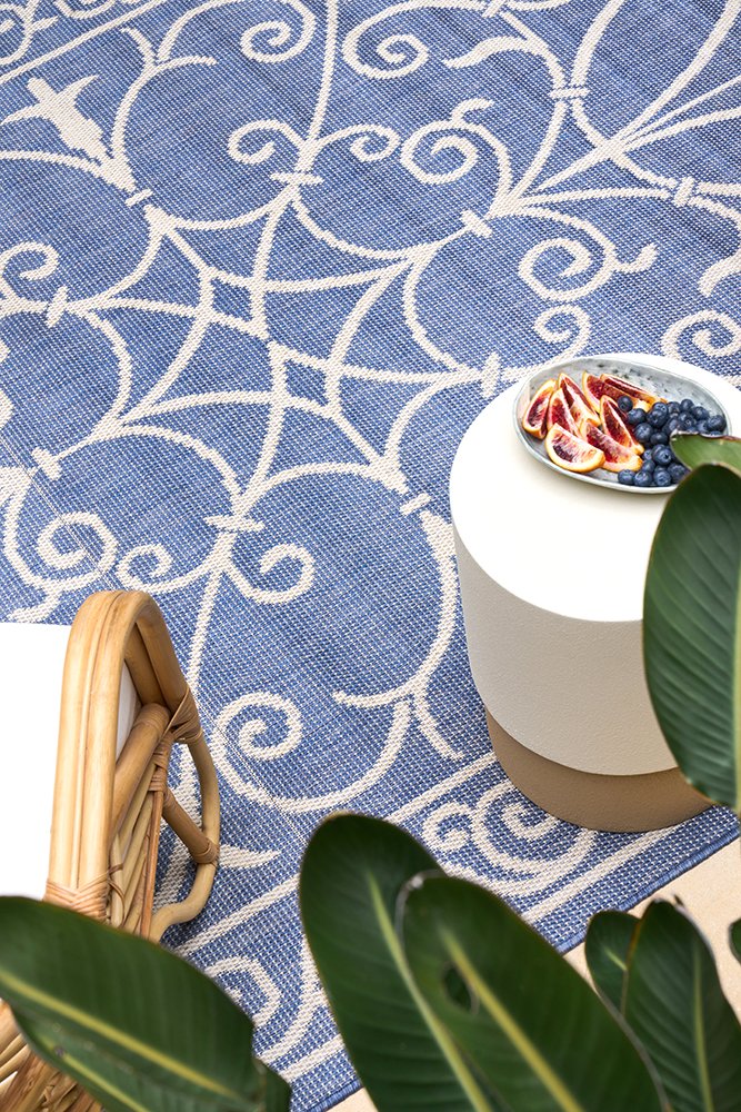 Blue Weatherproof Rug Detail – Coastal Outdoor Rug for Deck or Balcony