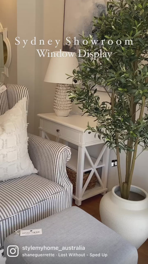 Hamptons medium white curved console table