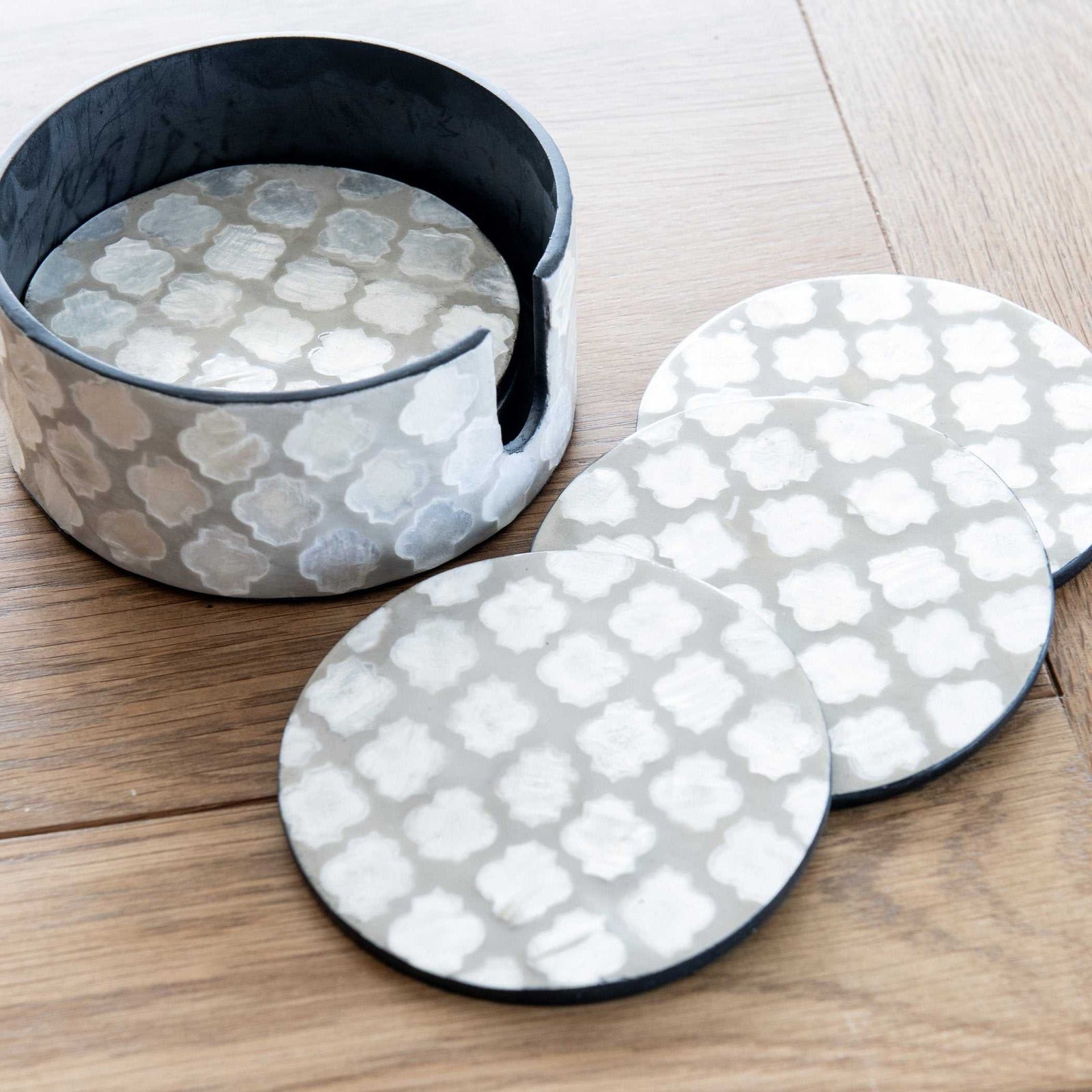 Quatrefoil Mother Of Pearl Coaster Set - Neutral/grey