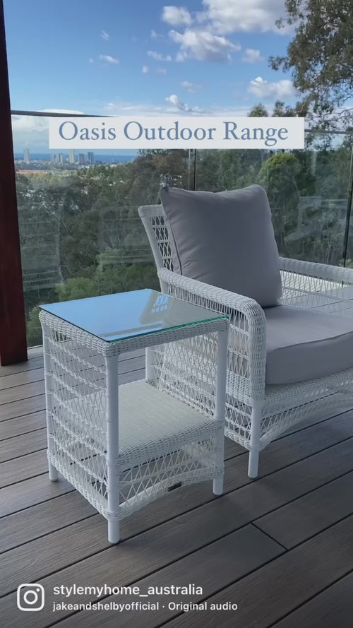 Hamptons outdoor white lounge